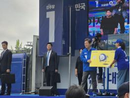 “특별한 희생에는 특별한 보상이 따라야 한다” 기사 이미지