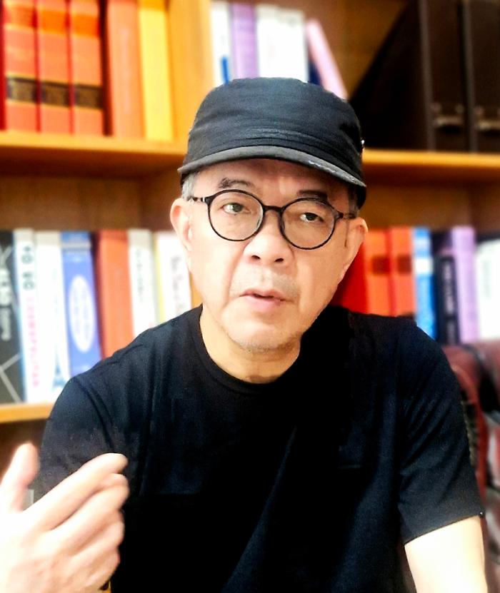 전승일 감독 본 기자와 인터뷰 모습