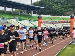 파주스타디움, 시민 마라톤 축제로 '활기찬 도심'… 이봉주 선수도 함께 달렸다 기사 이미지