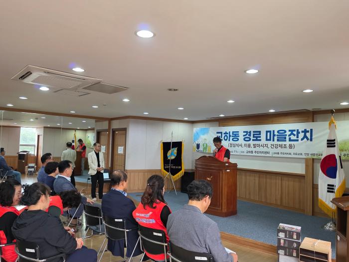 개회식에서 인사하는 박용호 회장