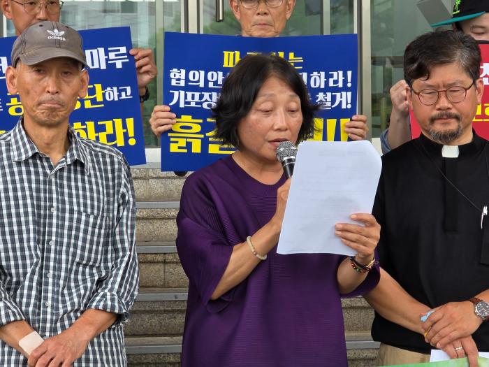 정진화 공릉천친구들 공동대표가 기자회견문을 낭독하고있다 사진촬영 하효종 기자