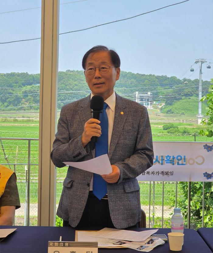 윤후덕 의원파주 갑이 납북자 가족모임 대표가 전단살포 중지를 발언하는 모습 사진촬영 하효종 기자