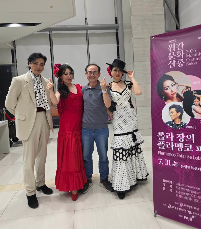 공연후 본 기자도 출연진들과 기념사진