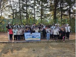 파주보건소, ‘2025 한의약 건강증진 맨발걷기 프로그램’ 성황리 종료  기사 이미지