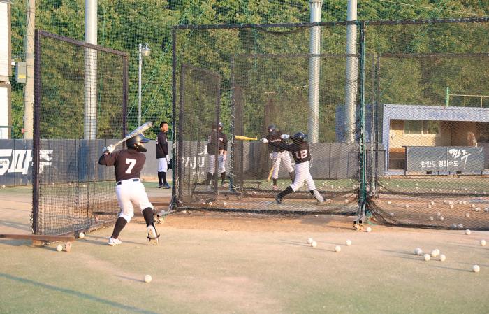 타격훈련중인 학생들