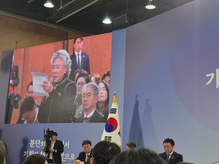 파주시 숙원인 용주골 성매매 집결지 정비와 관련해 주민들은 지자체 단독으로 해결이 어렵다며 국가 차원의 개입을 요청했다