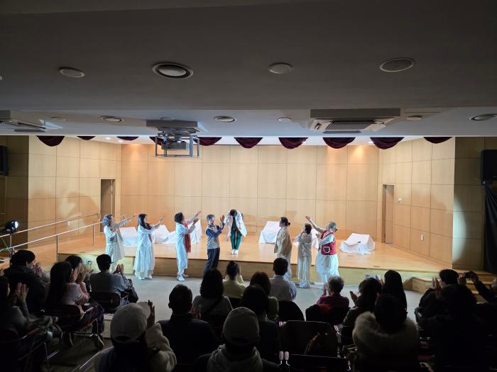 공연후 엔딩 인사 사진 하효종 기자