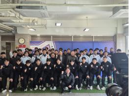 파주 프런티어FC 창단 준비 본격화… 김경일 시장, 파주NFC서 선수단 직접 격려 기사 이미지