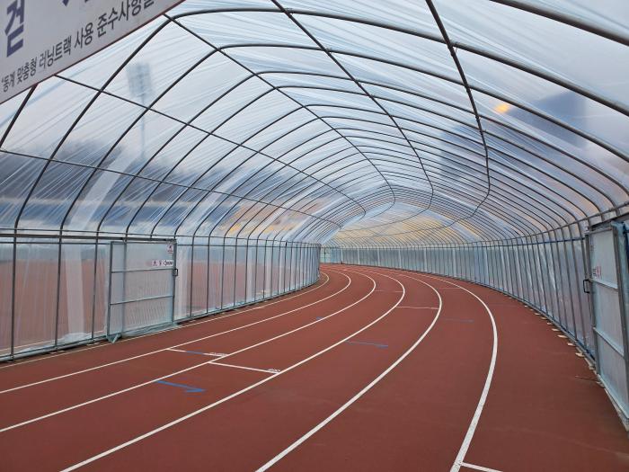 정비가 완비된 파주스타디움 동계러닝구장 하효종