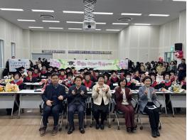 파주시 문해교육기관 ‘파주한마음교육관’, 39명 만학도 ‘중학 학력인정’ 졸업 결실 기사 이미지