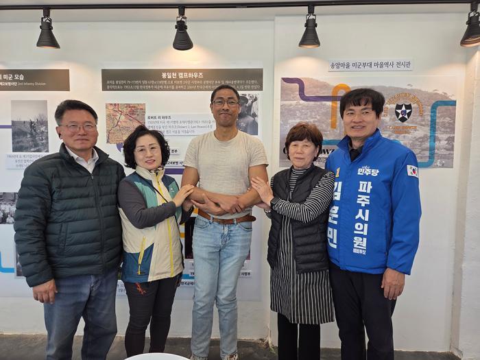 캠프하우즈 전시관에서 