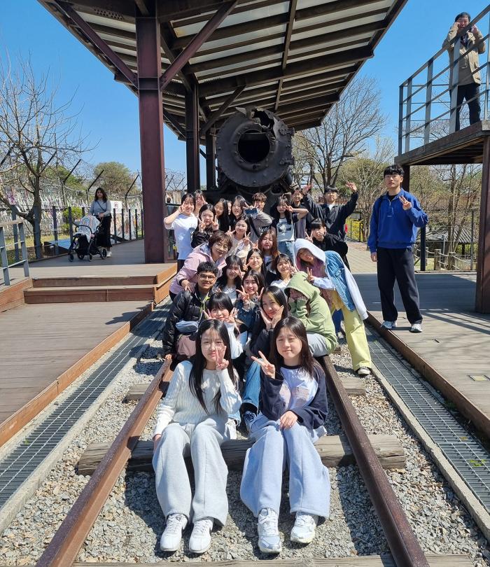 임진각을 방문하여 분단현실을 체험하는학생들