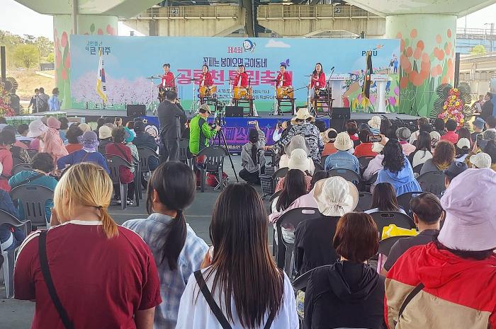 파주 금촌2동 ‘공릉천 튤립축제’ 성황…봄꽃 속 주민 화합의 장