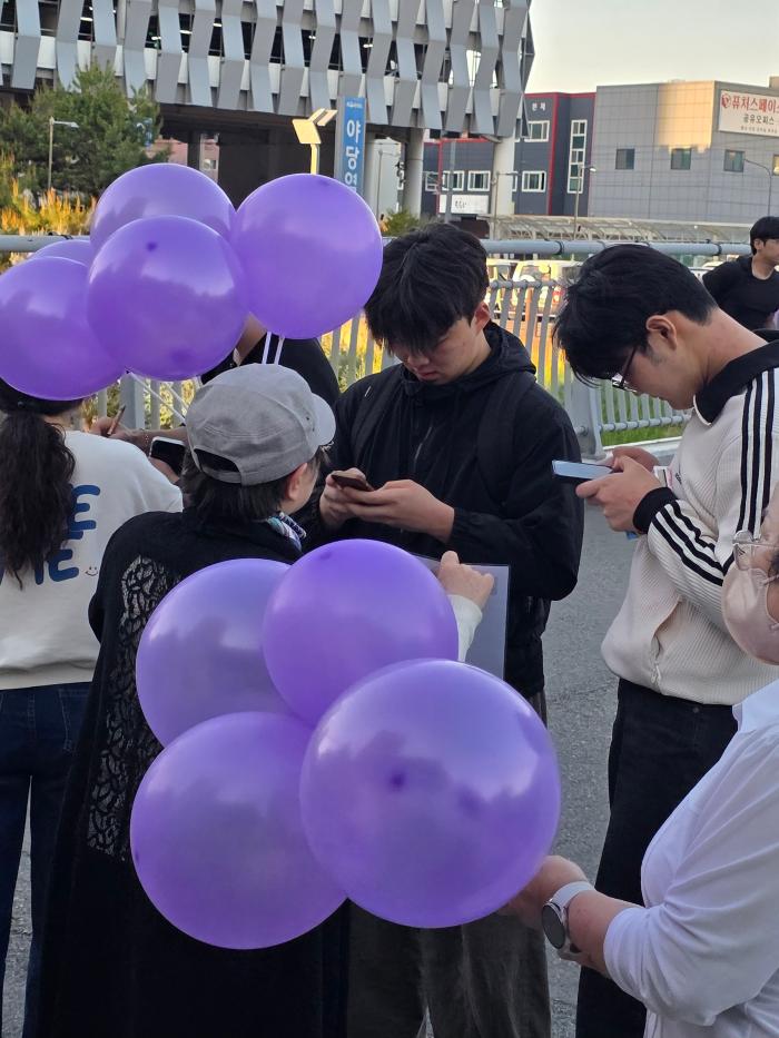 성매매지 완전 폐쇄에 QR서명하는 시민들 사진 하효종