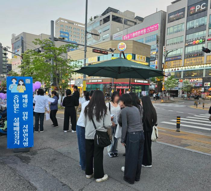 서명하는시민들