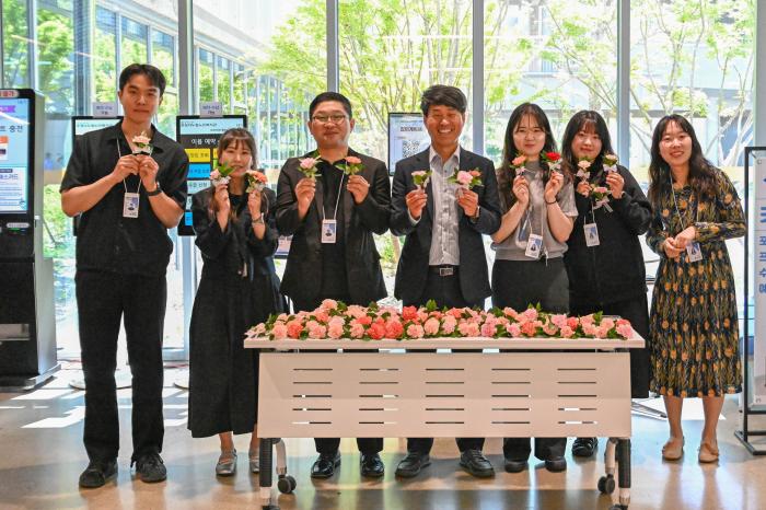 운정다누림노인복지관, 어버이날 맞아 어르신 1,200여 명에 감사 마음 전달