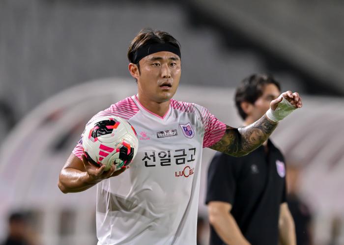 파주 프런티어FC 김민호 선수가 군 입대를 앞두고 친정팀 김포FC와의 원정경기를 준비하고 있다